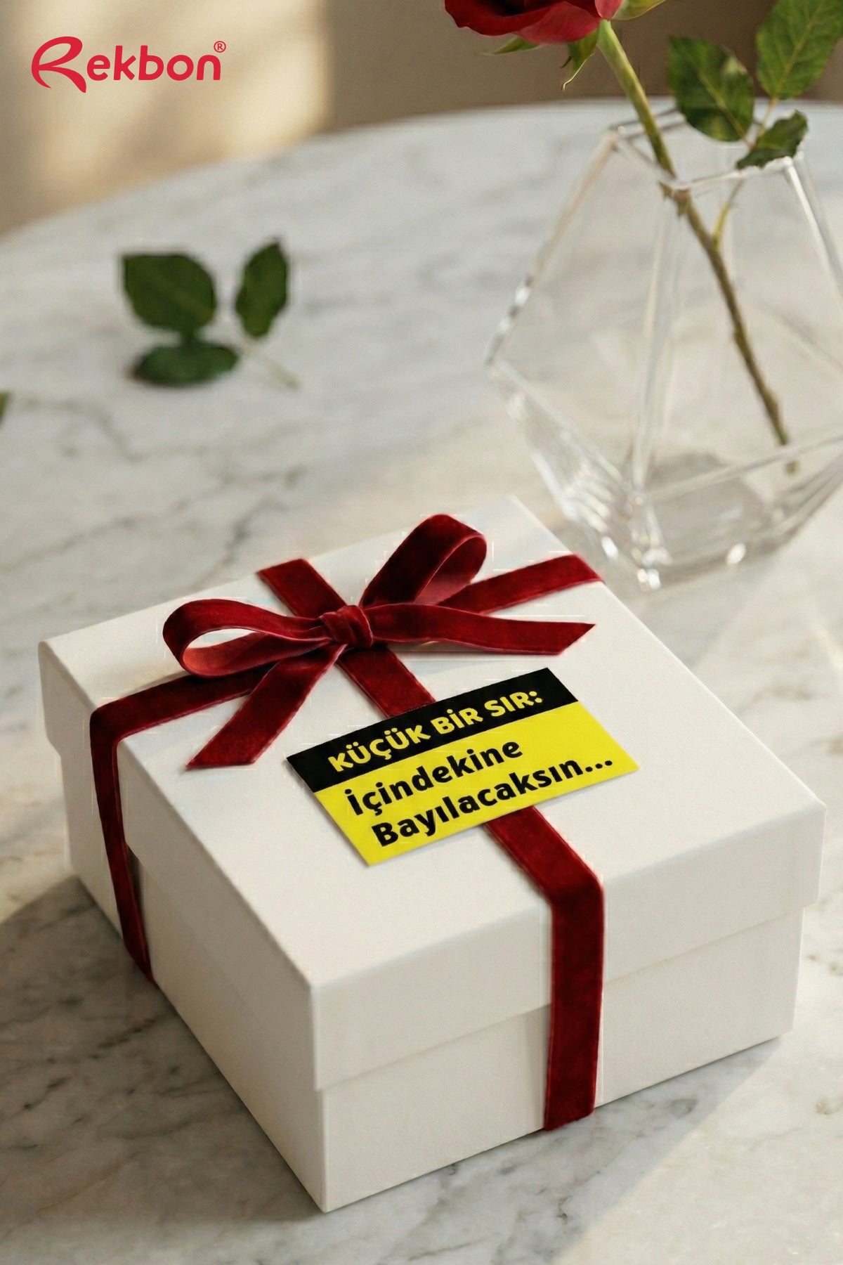 Rekbon Küçük Bir Sır Paketleme Etiketi